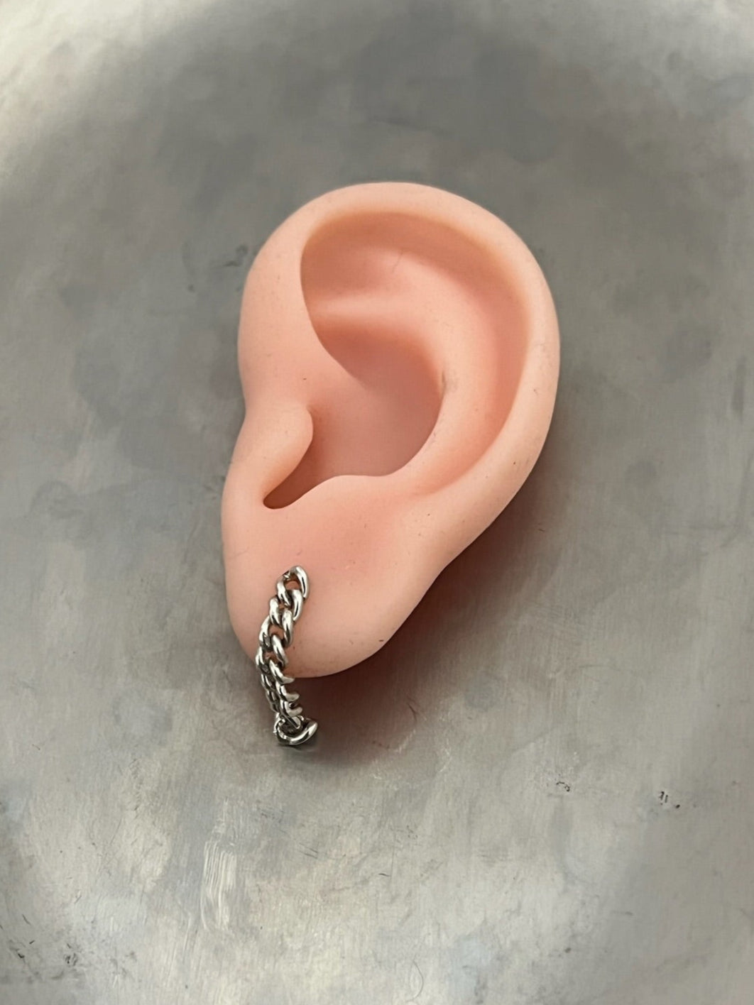 CURB DROP SILVER EARRING