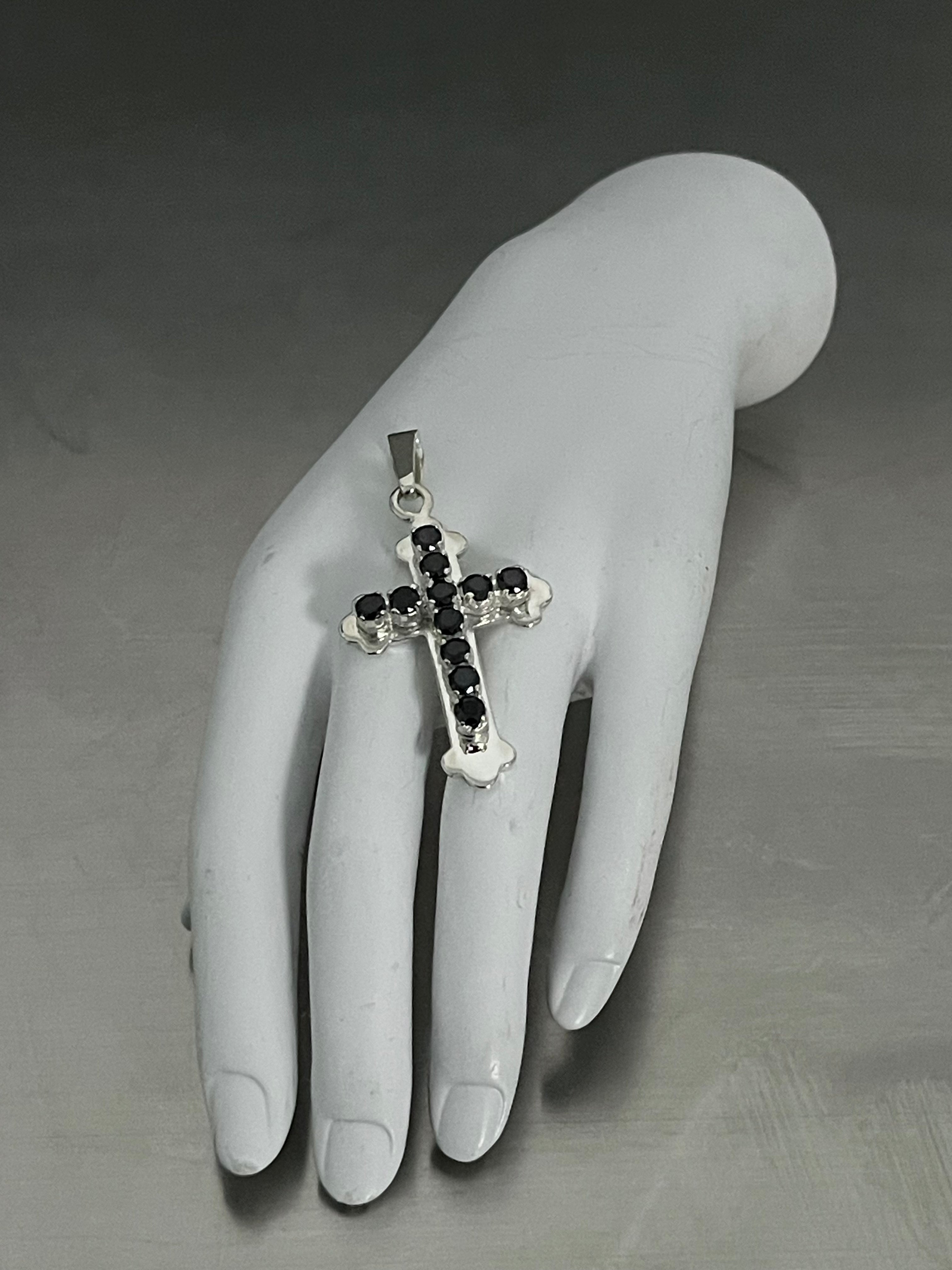 ONYX RUI CROSS PENDANT