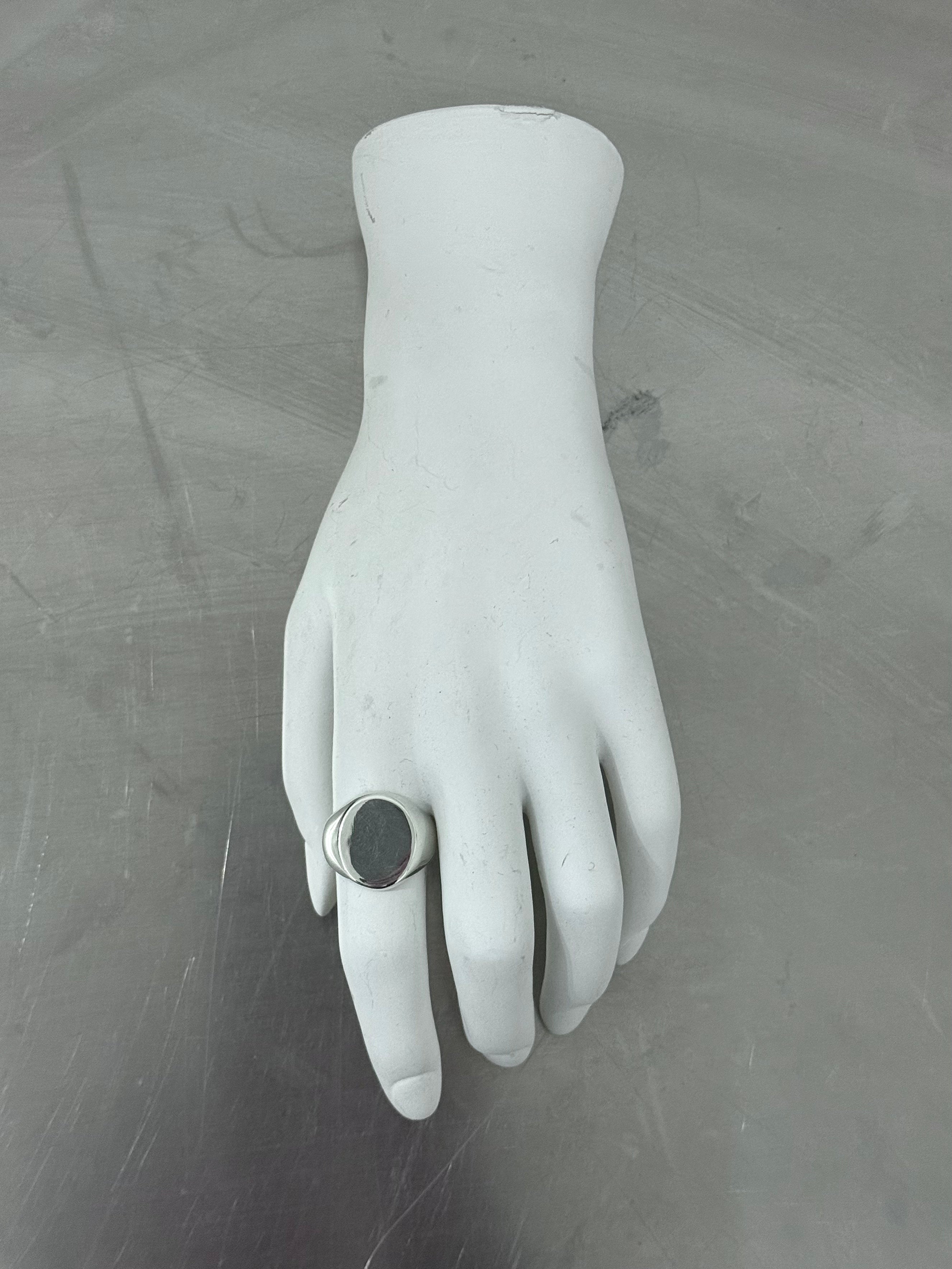 OVAL SIGNET RING