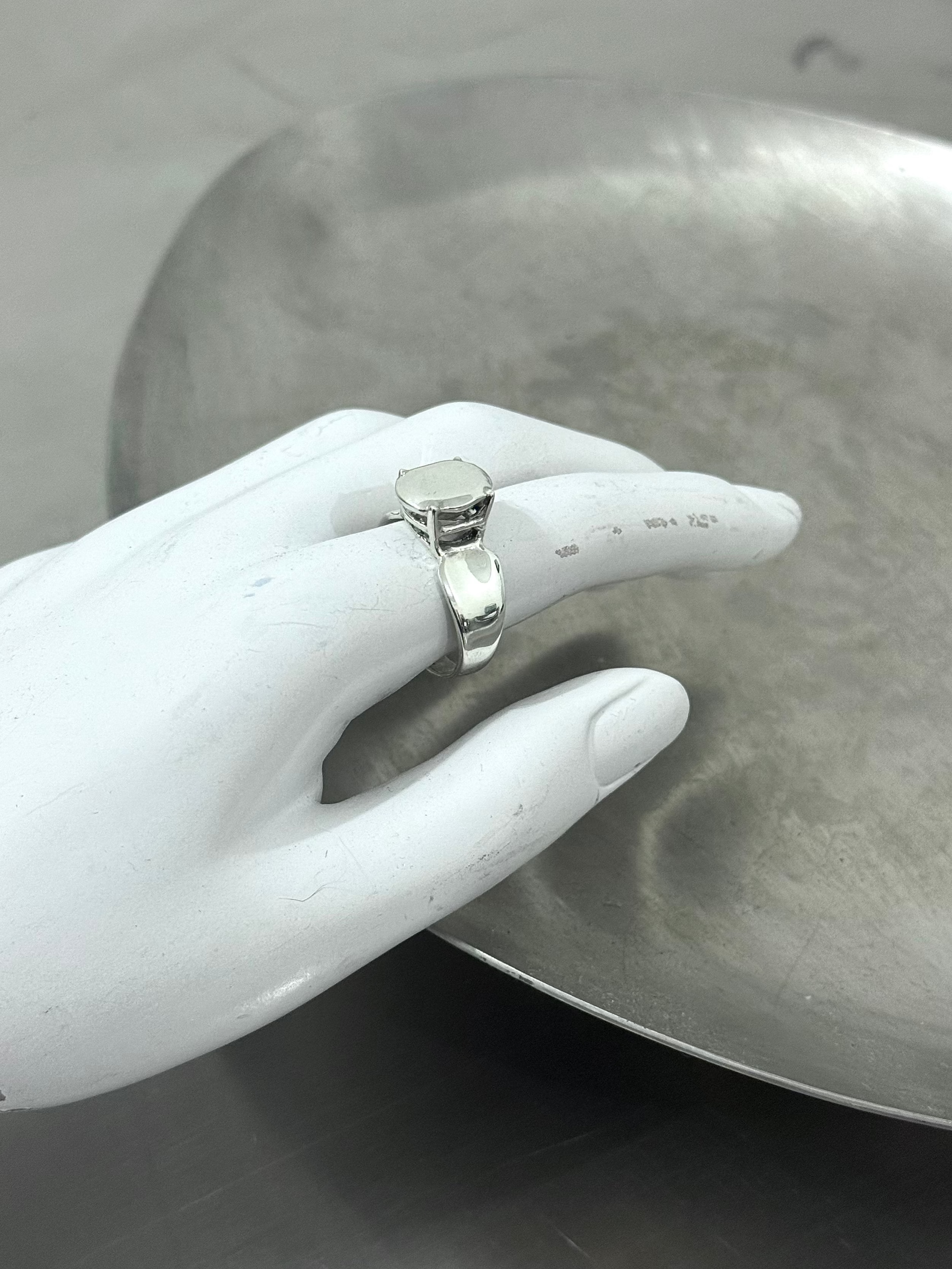 SILVER STONE RING