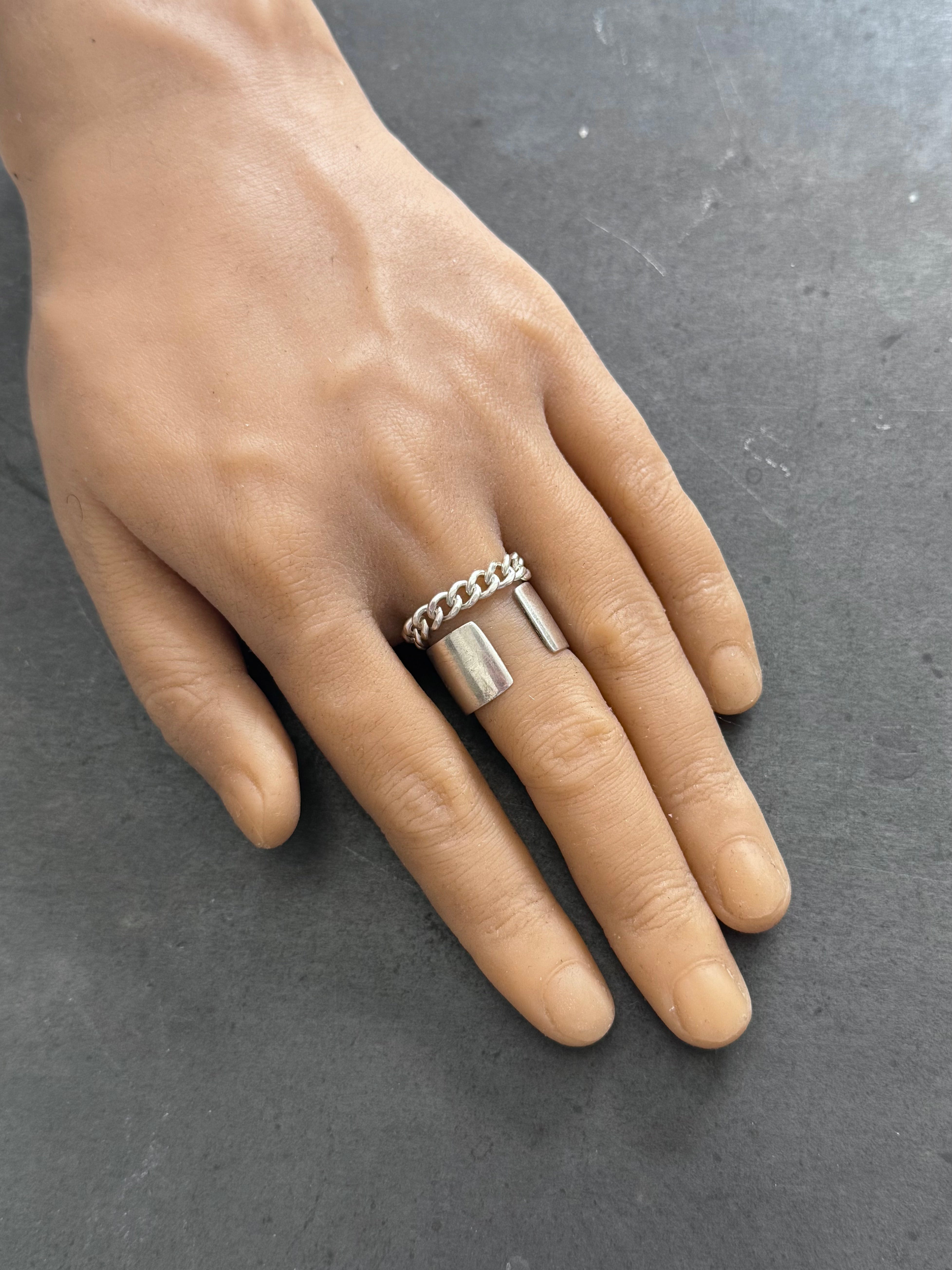 DAVE CURB SILVER CHAIN RING