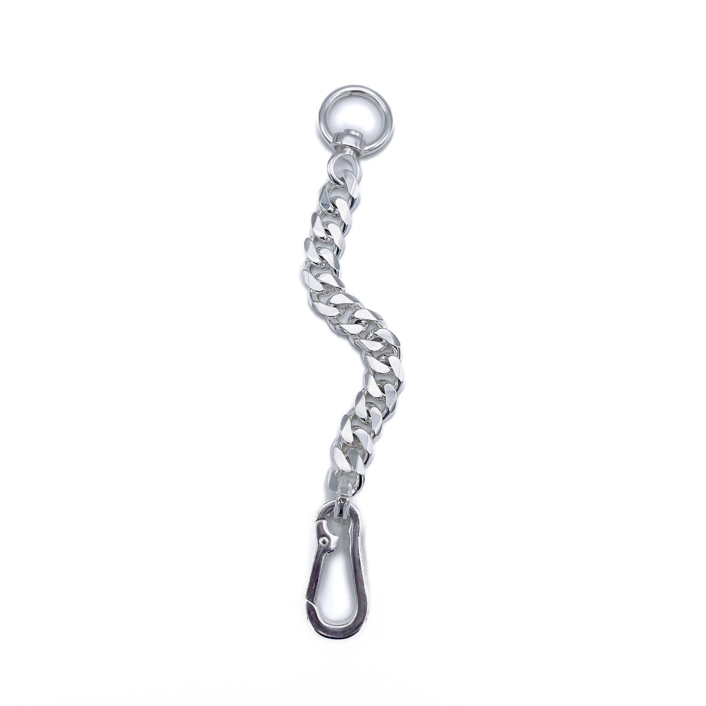 Classic Cuban link bracelet; bold and timeless. flat