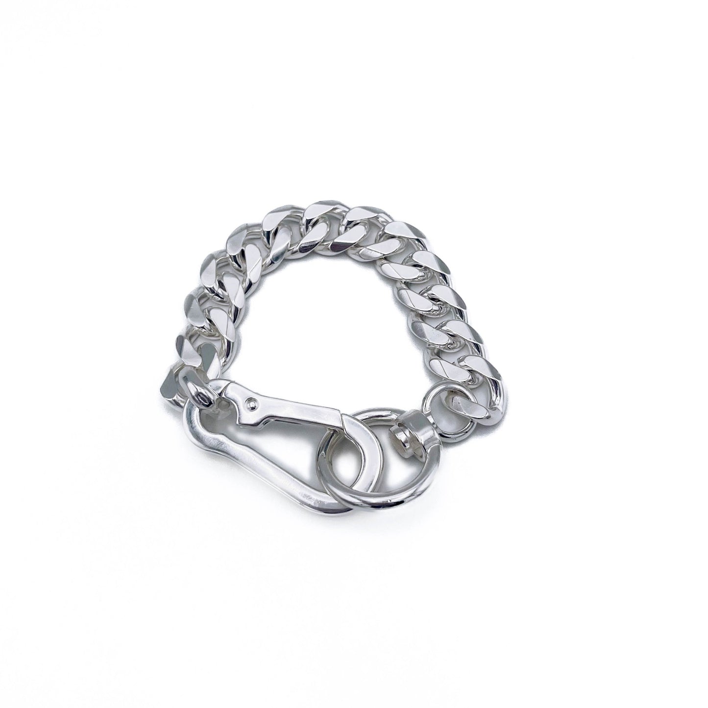 Classic Cuban link bracelet; bold and timeless. flats