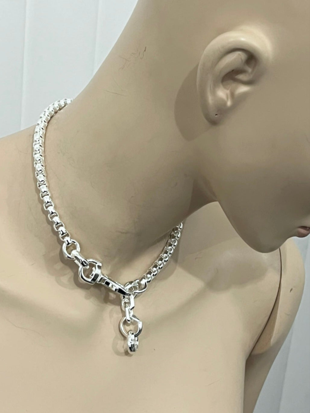 SERIS BOXER NECKLACE