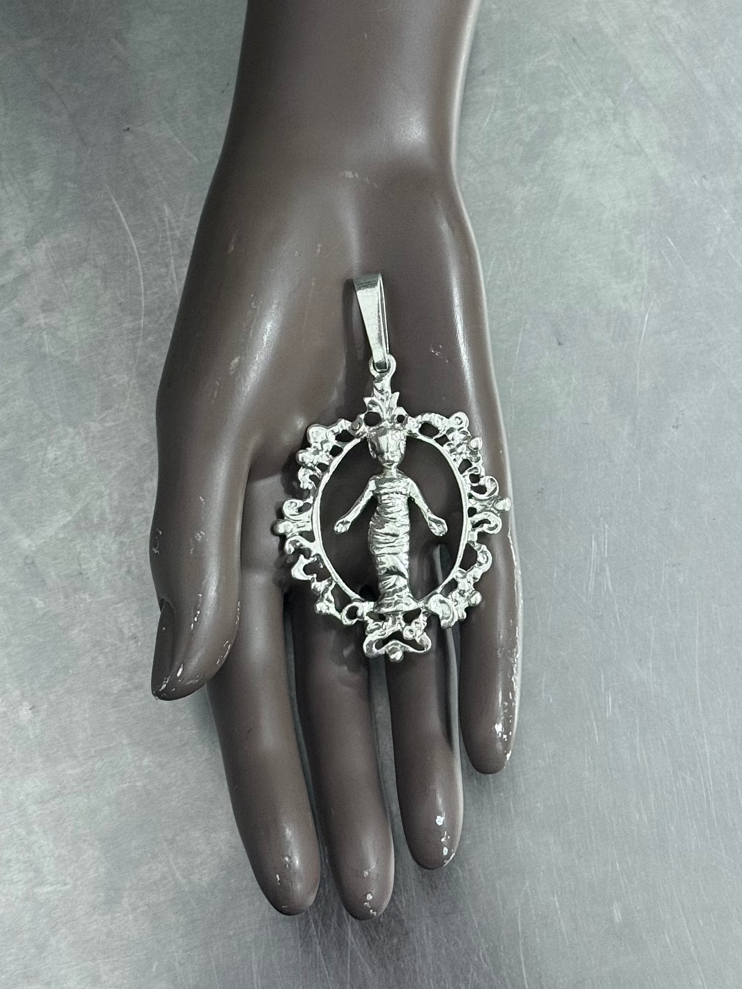 RAINA PENDANT