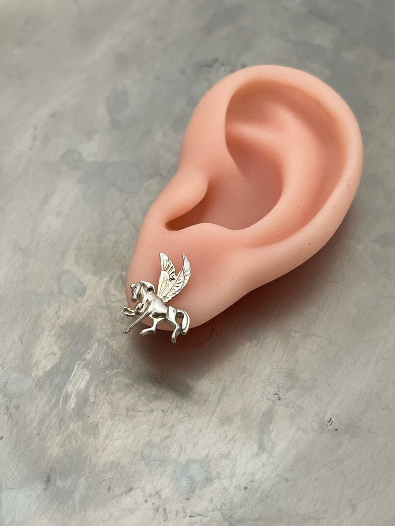 MINI PEGASUS POST EARRING