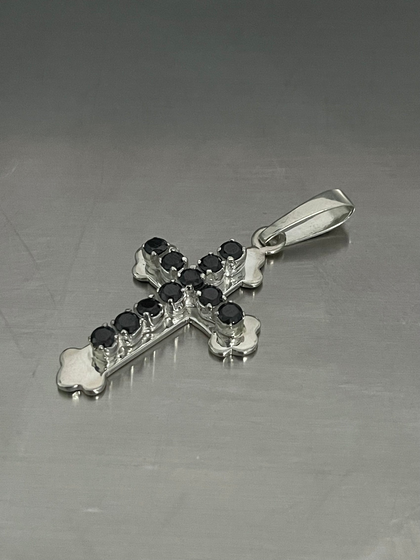 ONYX RUI CROSS PENDANT