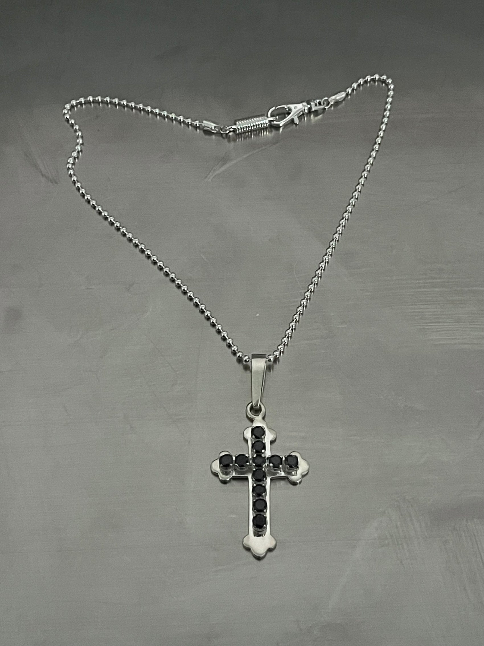 ONYX RUI CROSS PENDANT