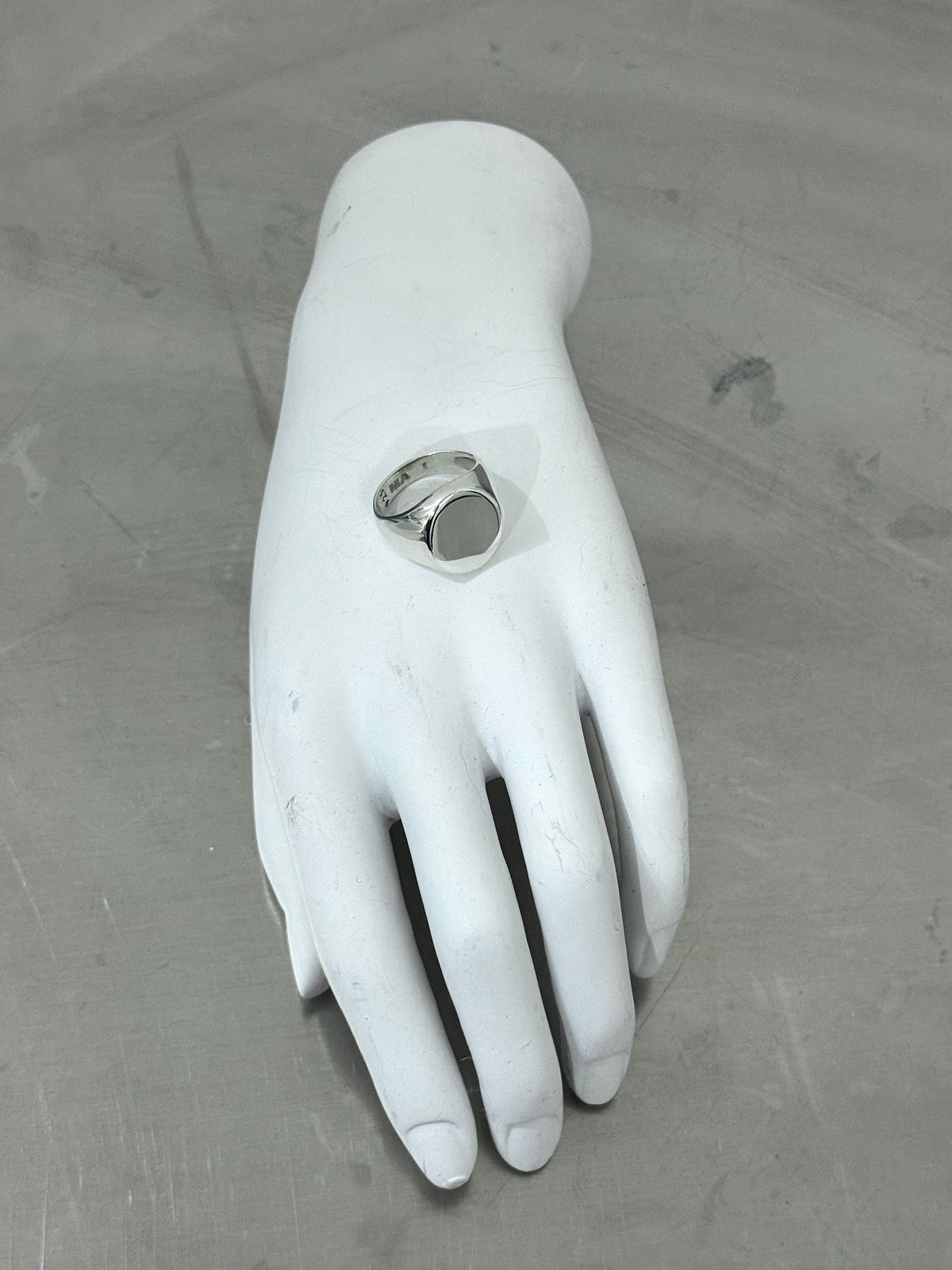 OVAL SIGNET RING | MARTINE ALI