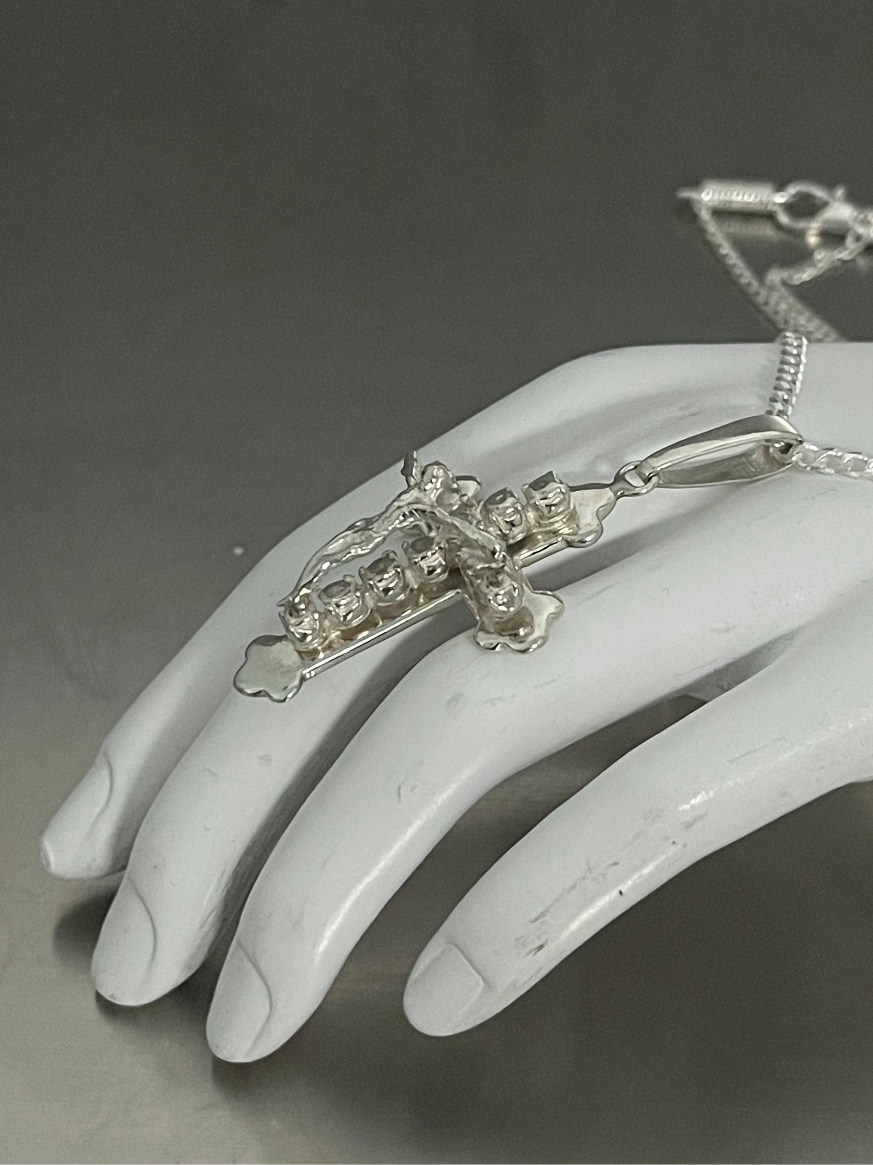 RUI CROSS PENDANT