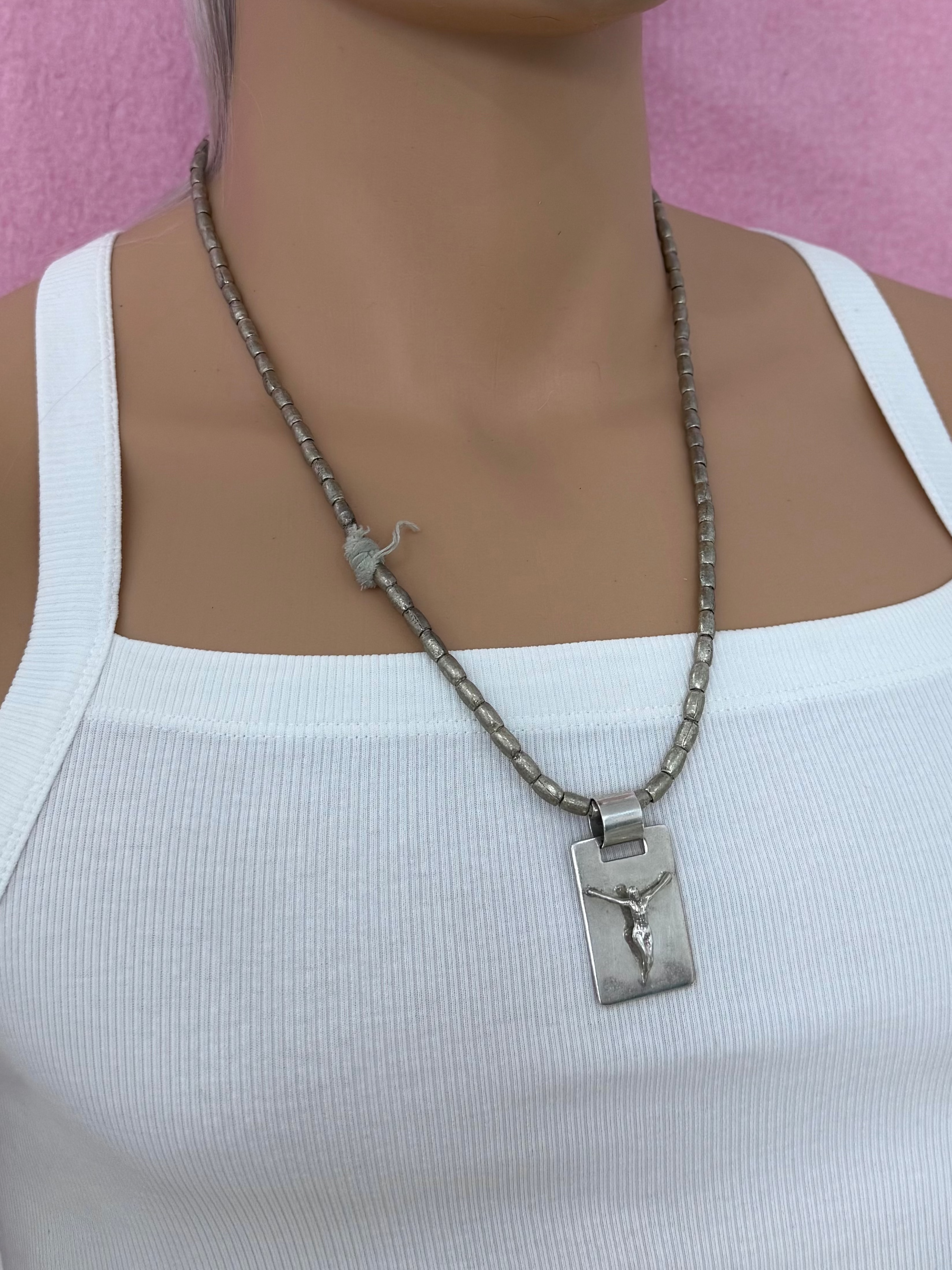 BOLE BEADED CRUCIFIX NECKLACE