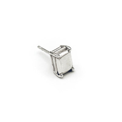 Geometric box-shaped stud earrings in silver .