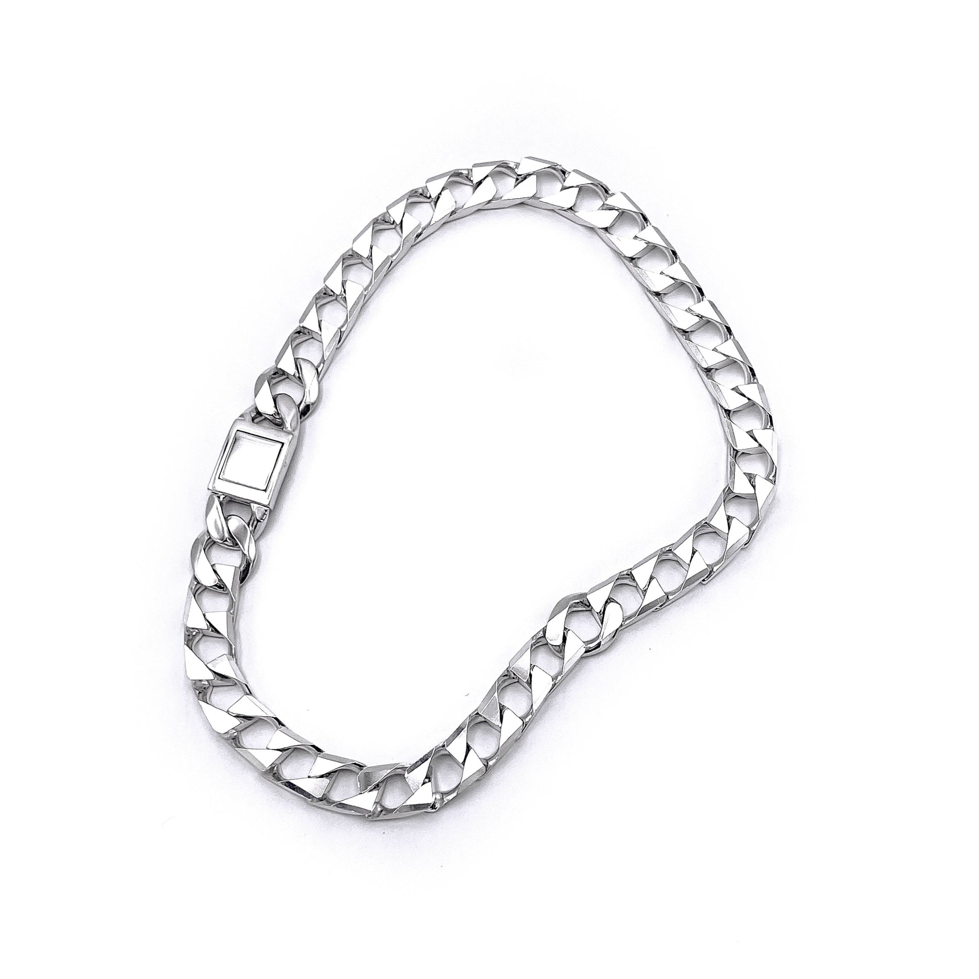 Streamlined flat wrist cuff in solid silver. FLATS