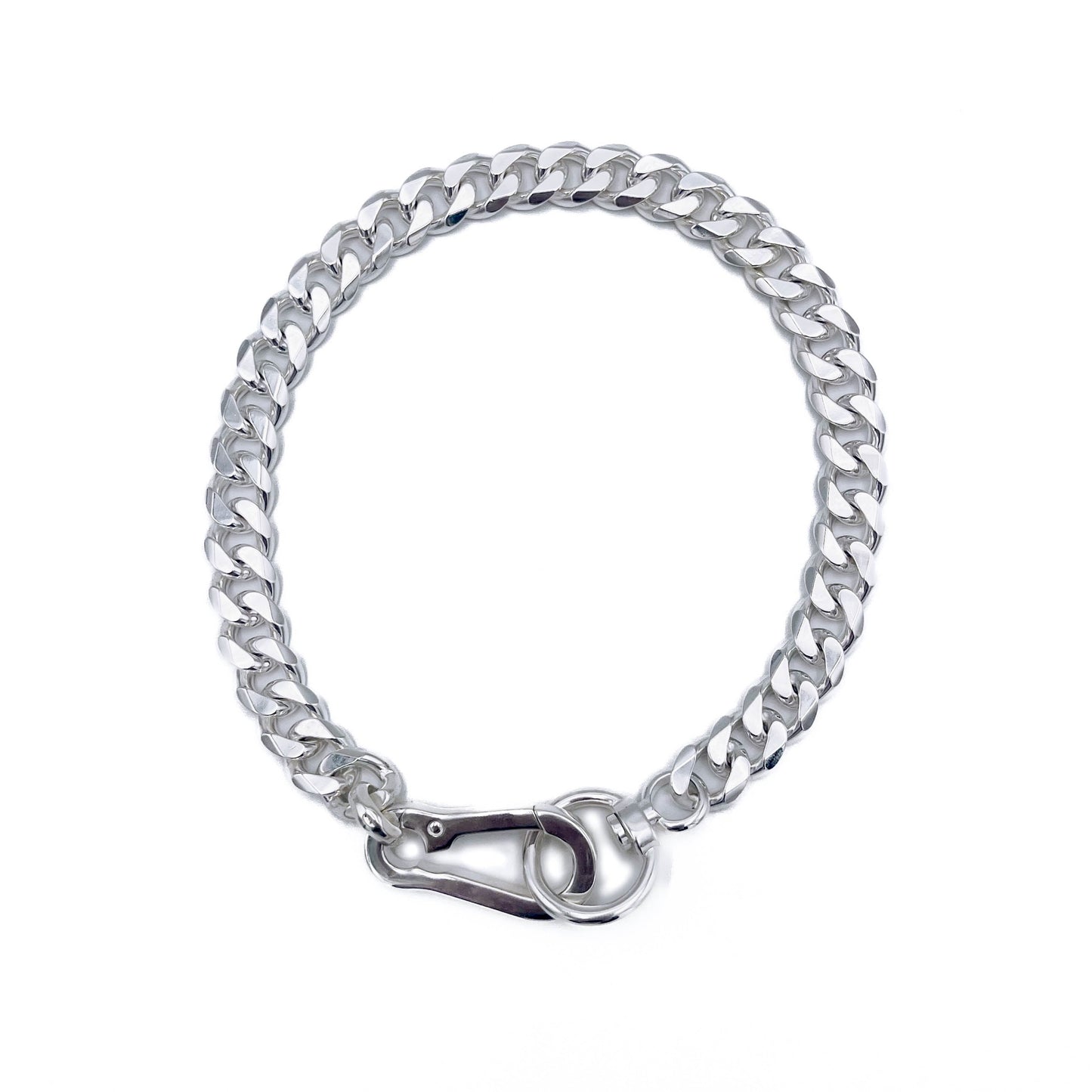 Classic Cuban link design with a hefty profile 