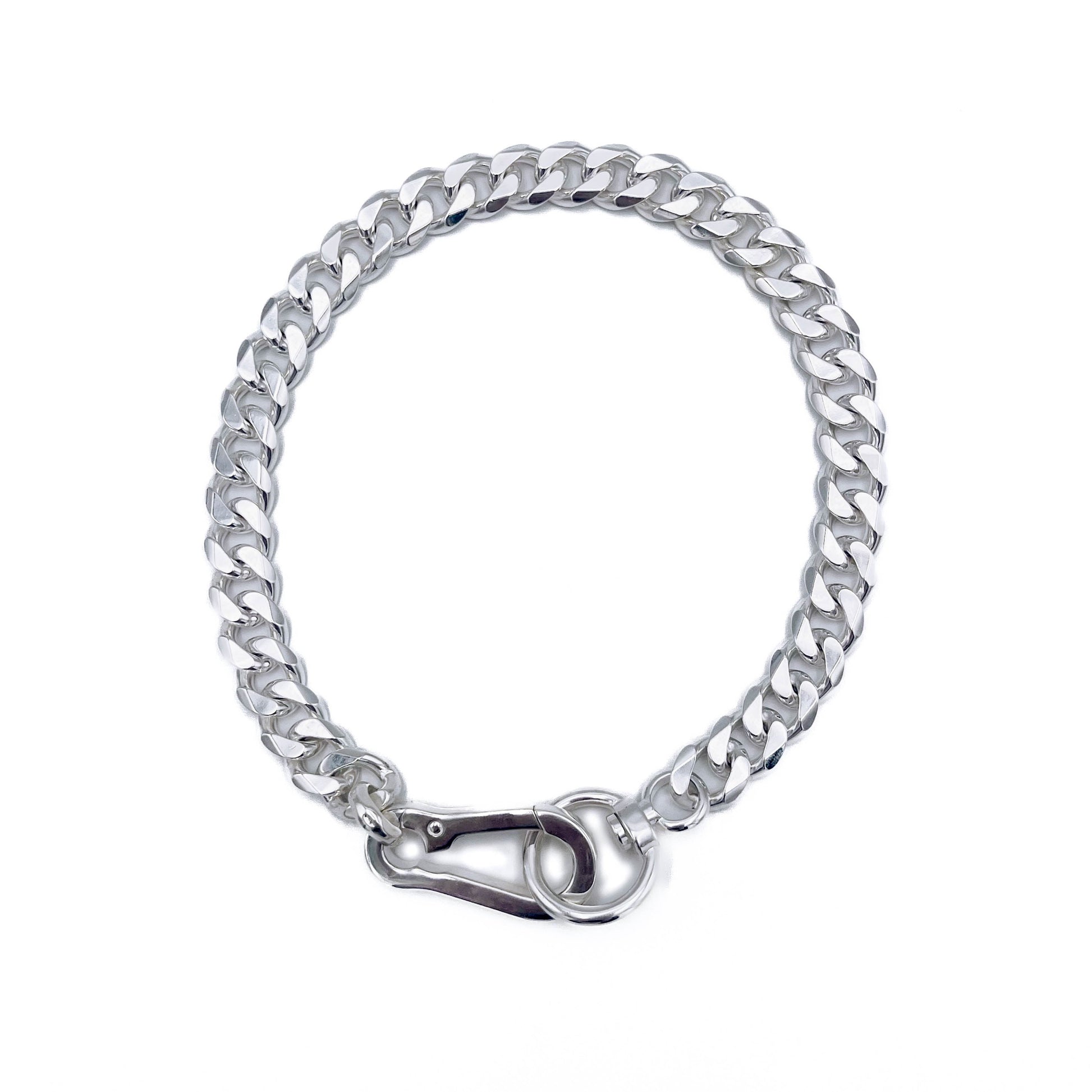 Classic Cuban link design with a hefty profile 