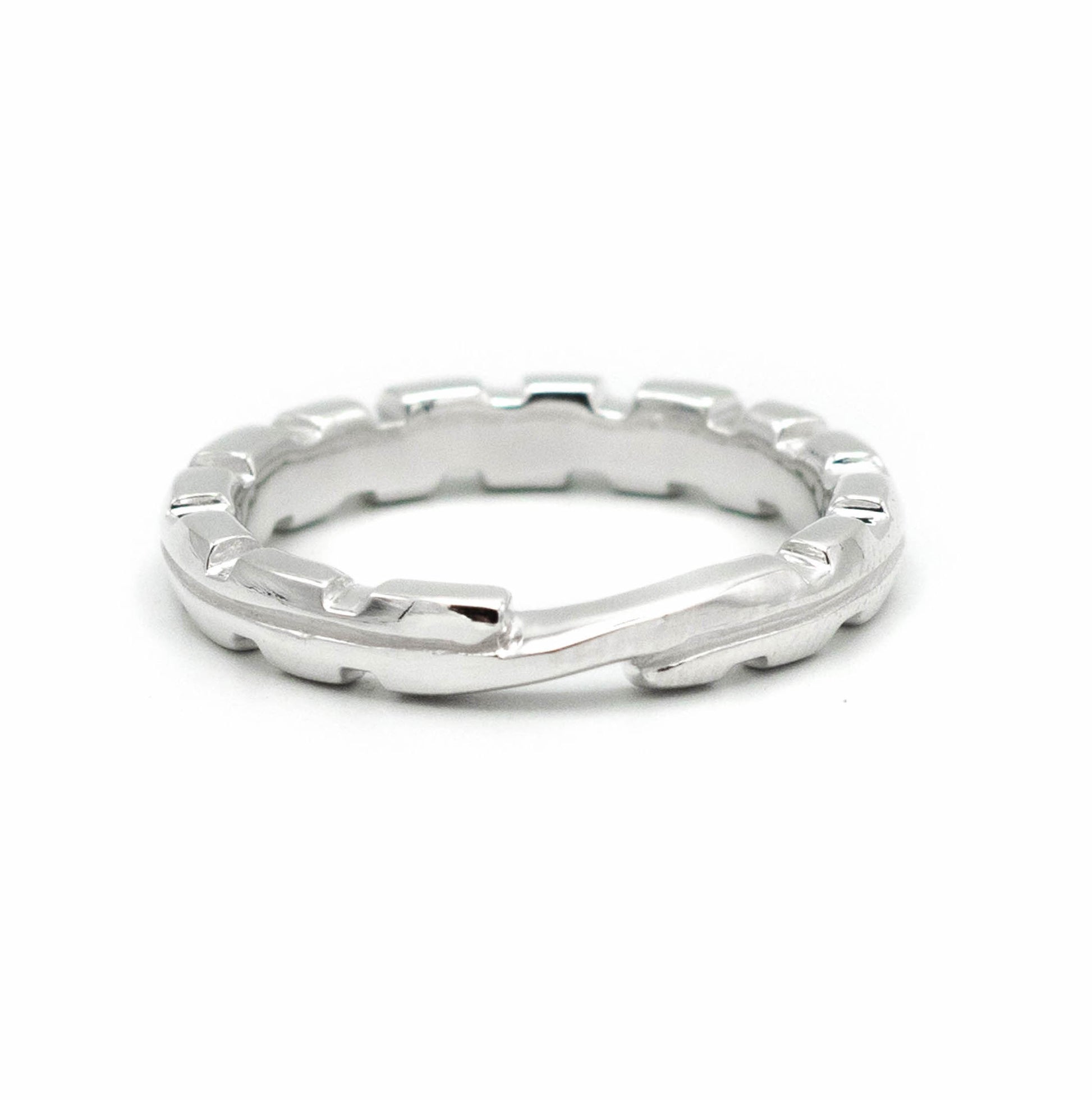 Textured groove pattern band ring in silver . Flats