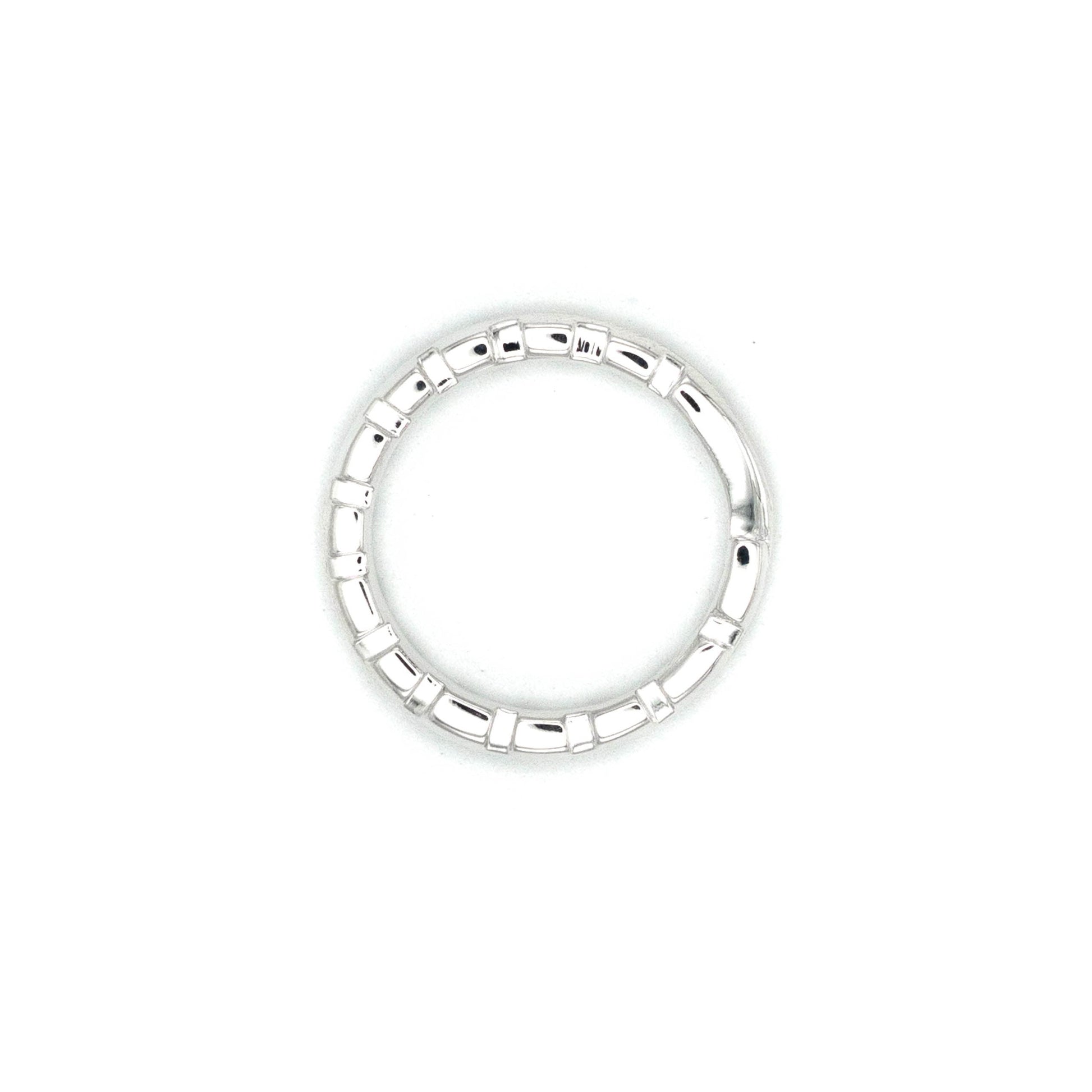 Textured groove pattern band ring in silver . Flats