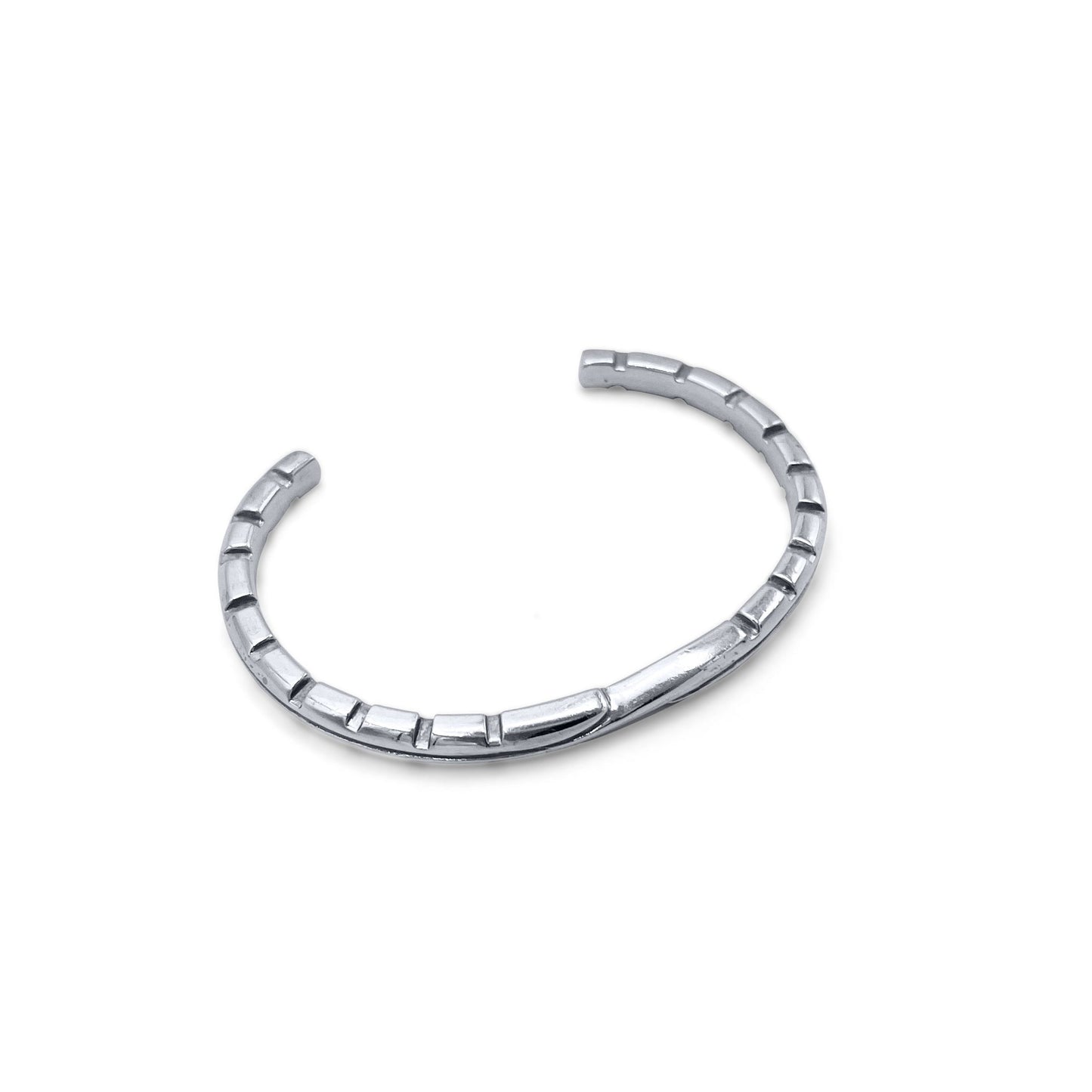 Textured groove pattern band ring in silver . Flats