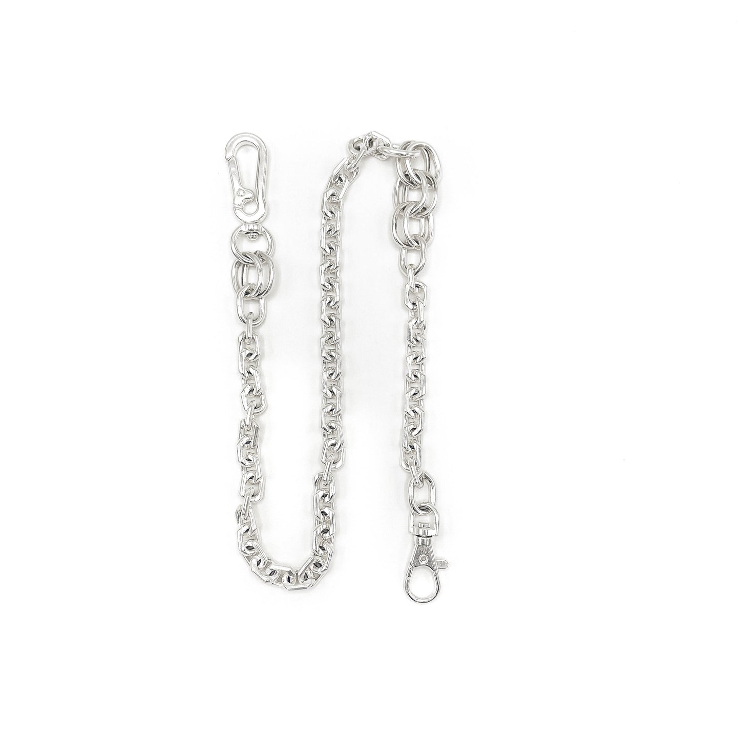 Signature wallet chain style; curb links in silver .