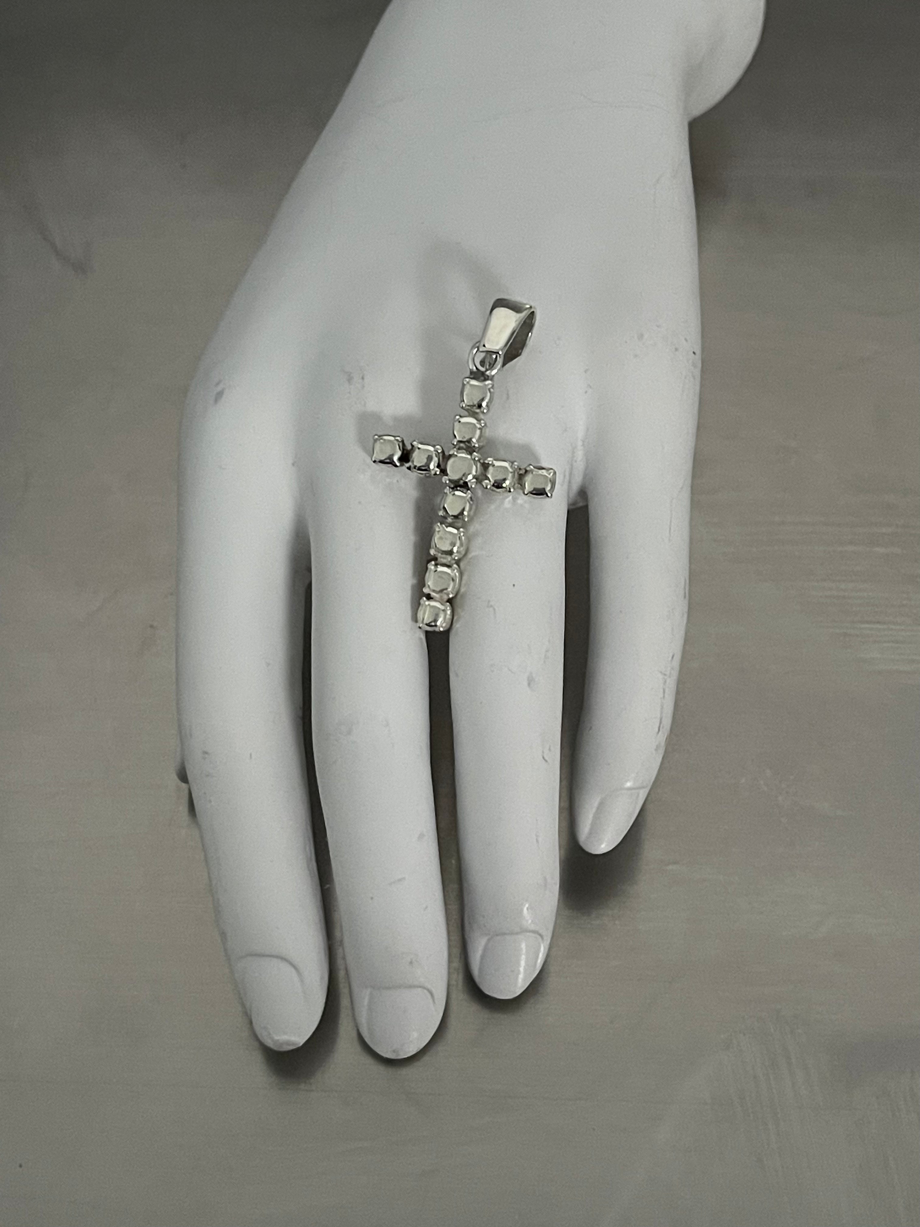 SILVER STONE CROSS PENDANT