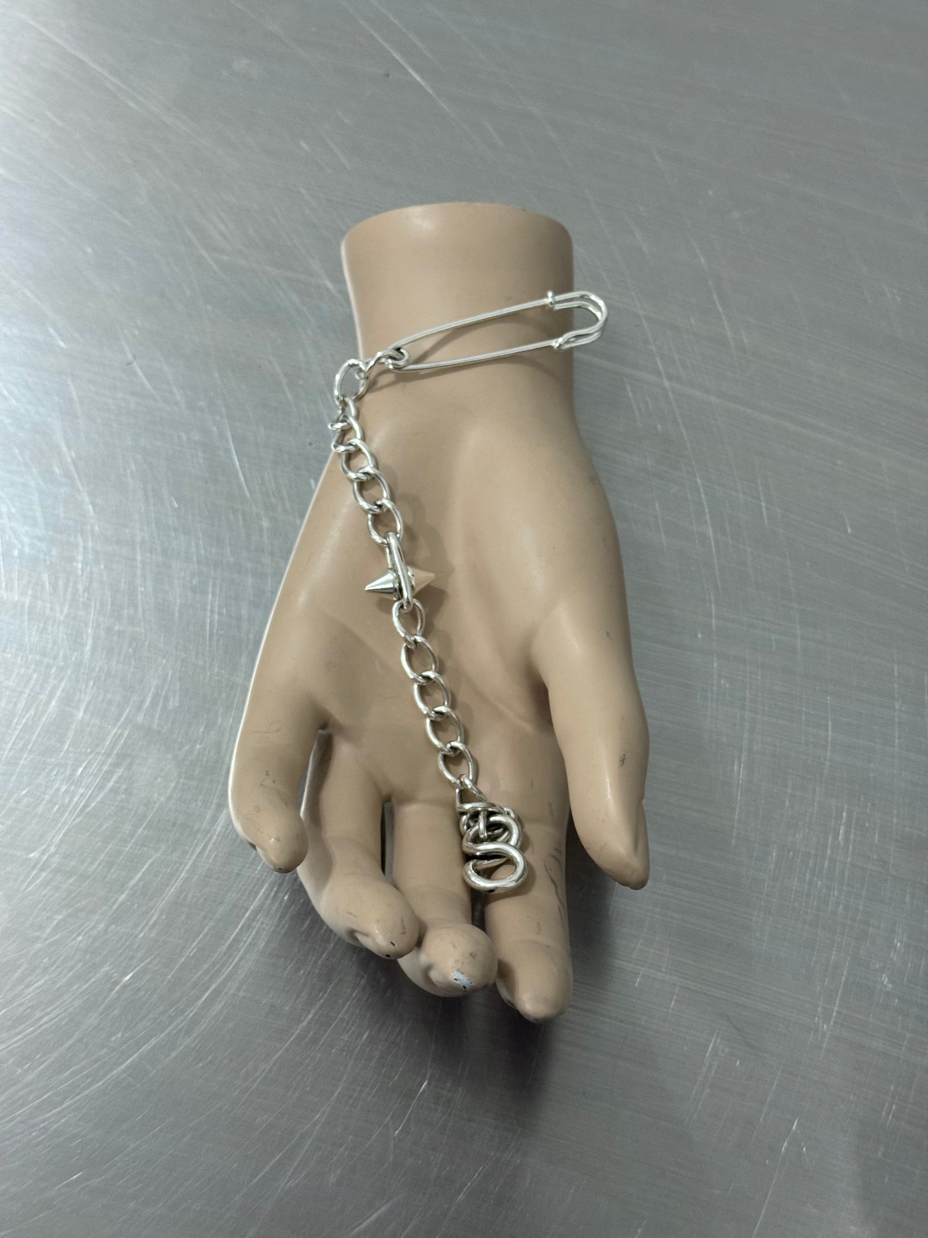 SPIKE PIN BRACELET
