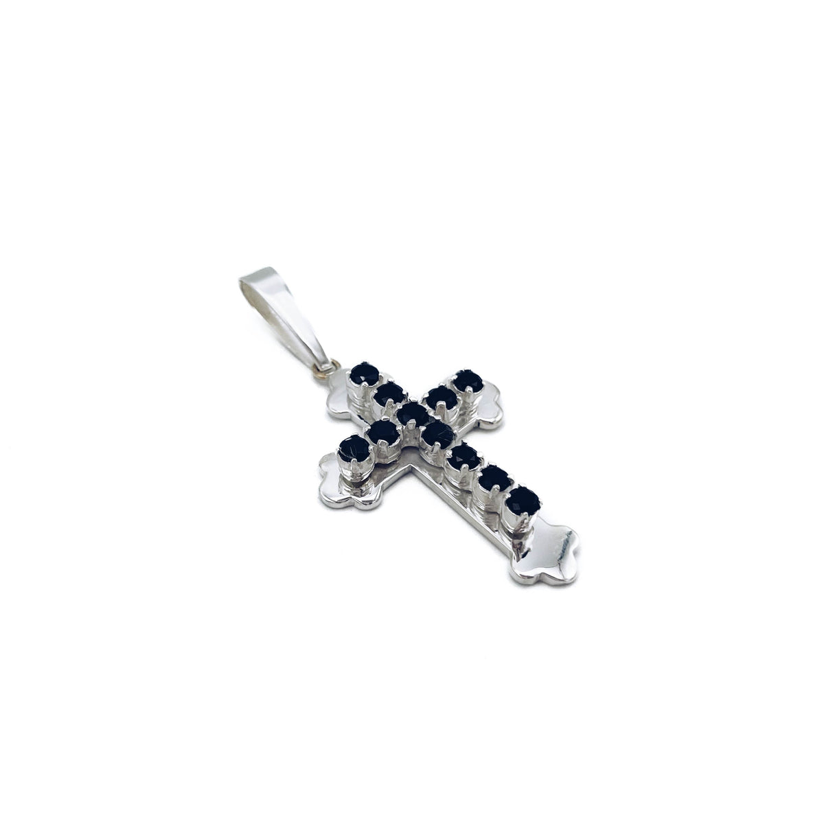 ONYX RUI CROSS PENDANT