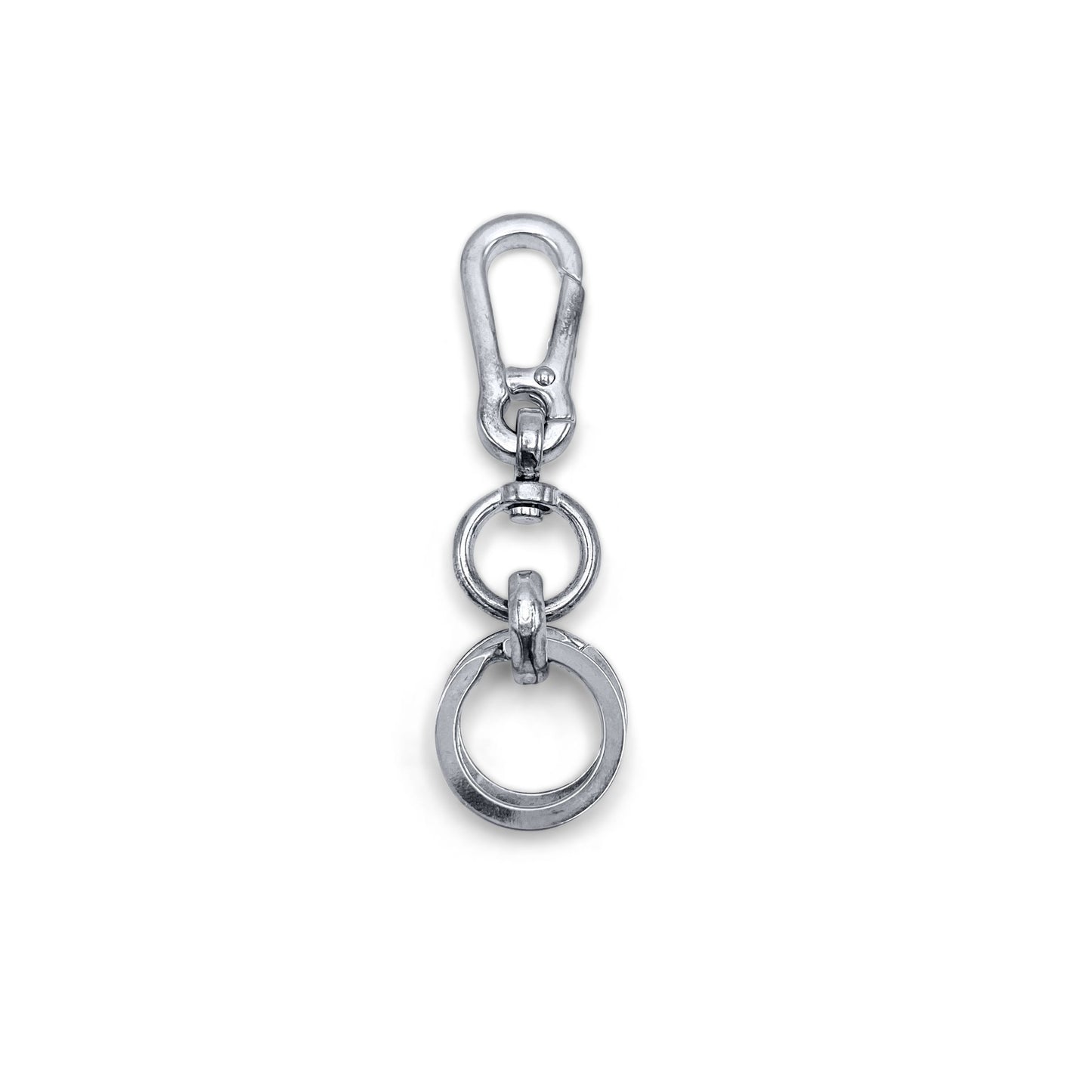 Compact keychain with robust link and clip in silver . flats