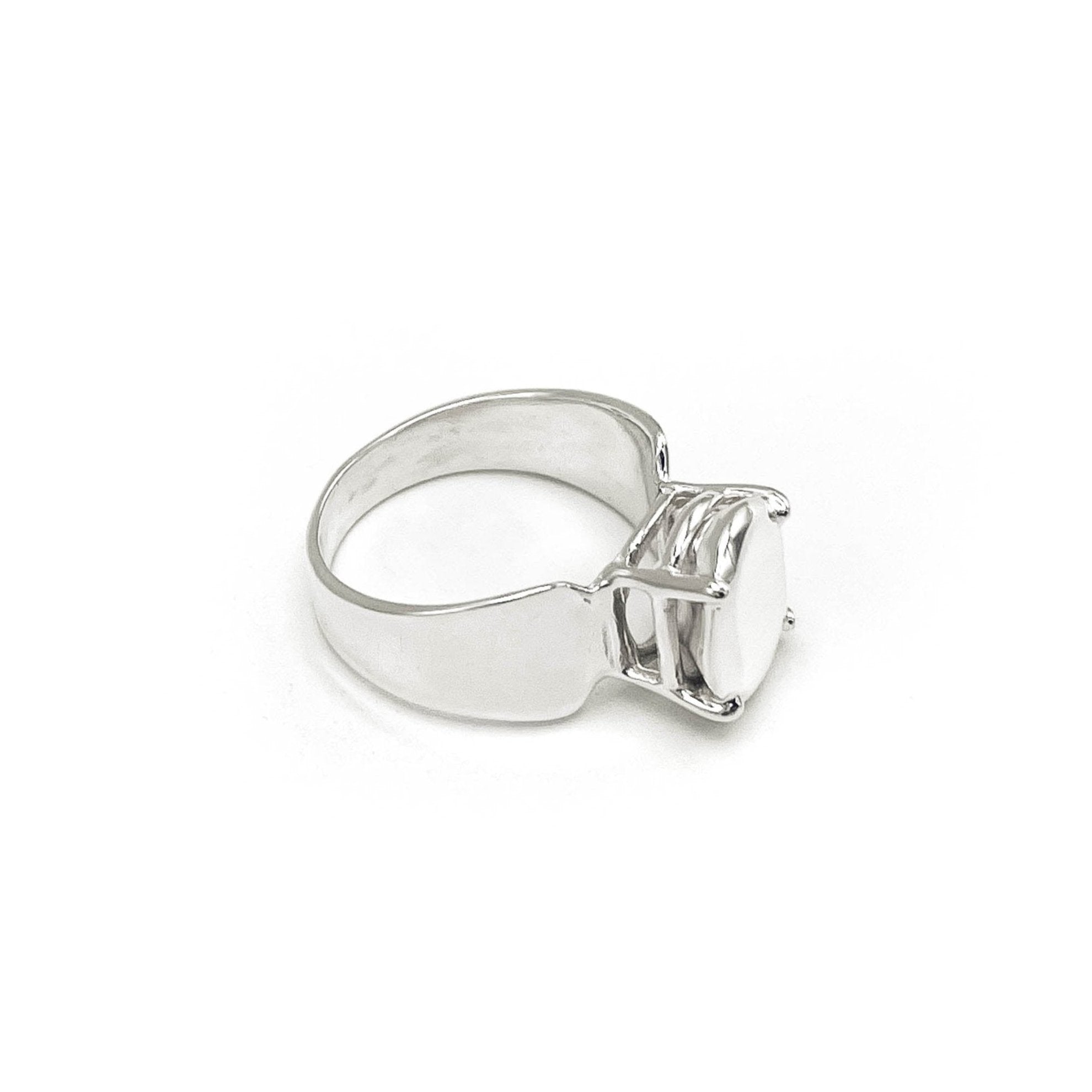 Sterling silver ring with silver stone setting . flat