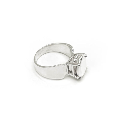 Sterling silver ring with silver stone setting . flat
