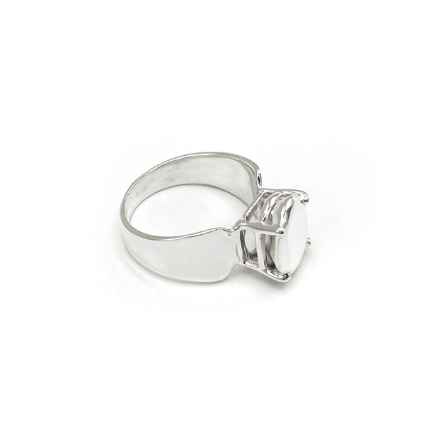 Sterling silver ring with silver stone setting . flat