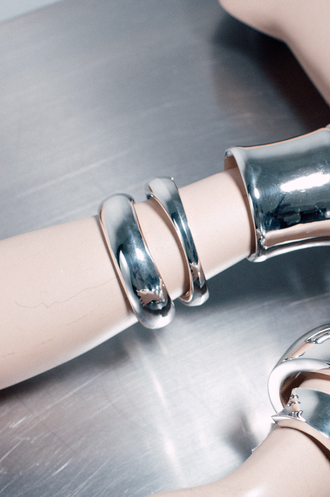 CLARA CONTINUOUS BANGLE