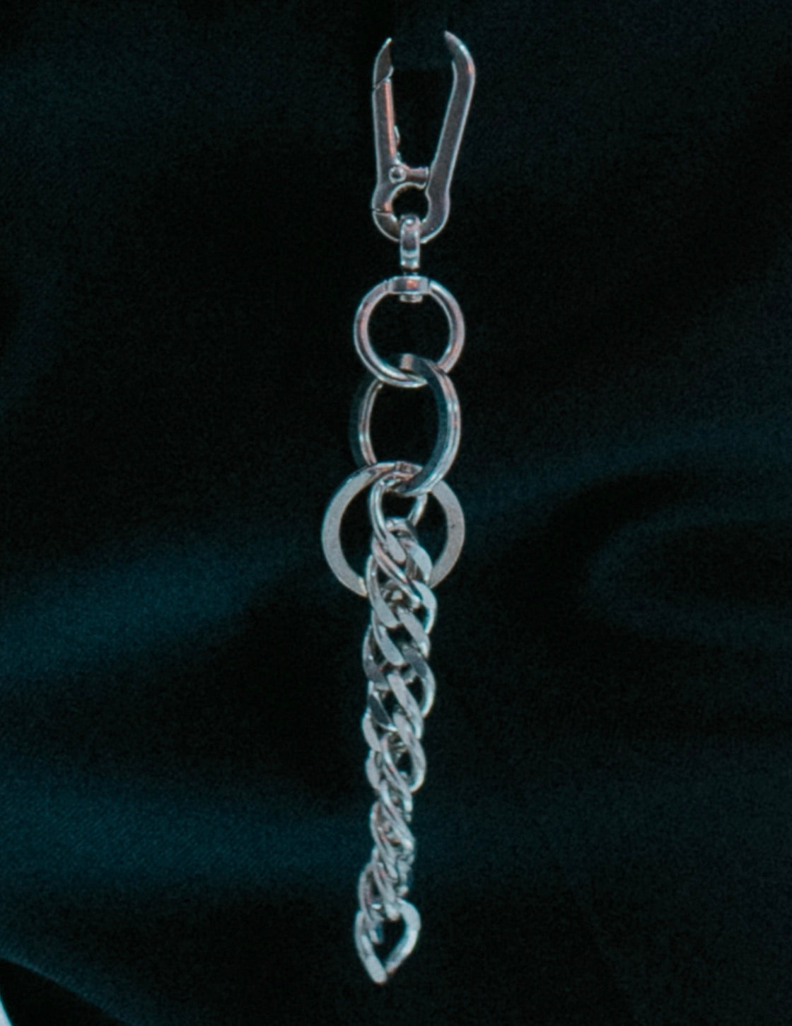 Double-link keychain connector in sterling silver.